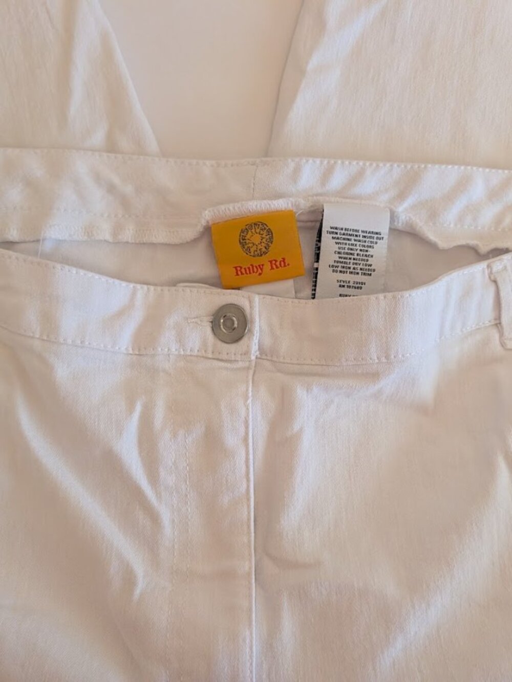 Ruby Rd. white capris Size 18 - Picture 5 of 7